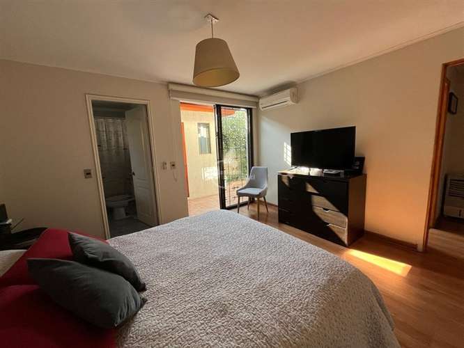 1 Piso. 4 Dorm. 2 Baños. Pieza Servicio. Patio. Las Condes - Imagen 9