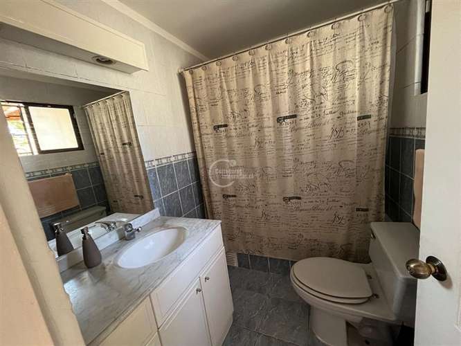 1 Piso. 4 Dorm. 2 Baños. Pieza Servicio. Patio. Las Condes - Imagen 12