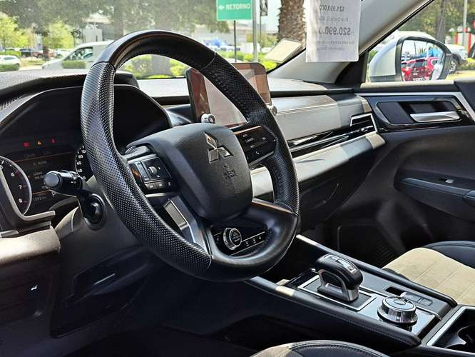 MITSUBISHI OUTLANDER 2023 - Imagen 7