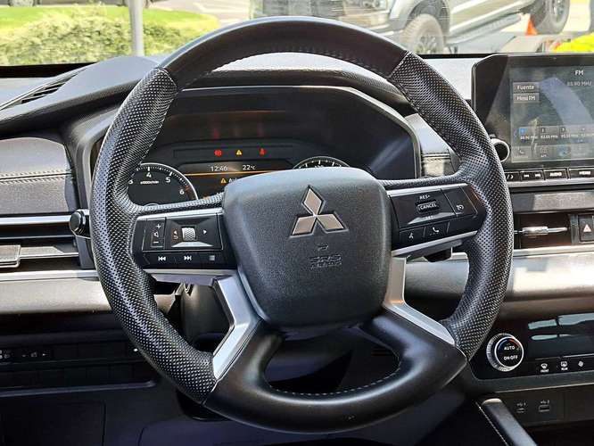 MITSUBISHI OUTLANDER 2023 - Imagen 12