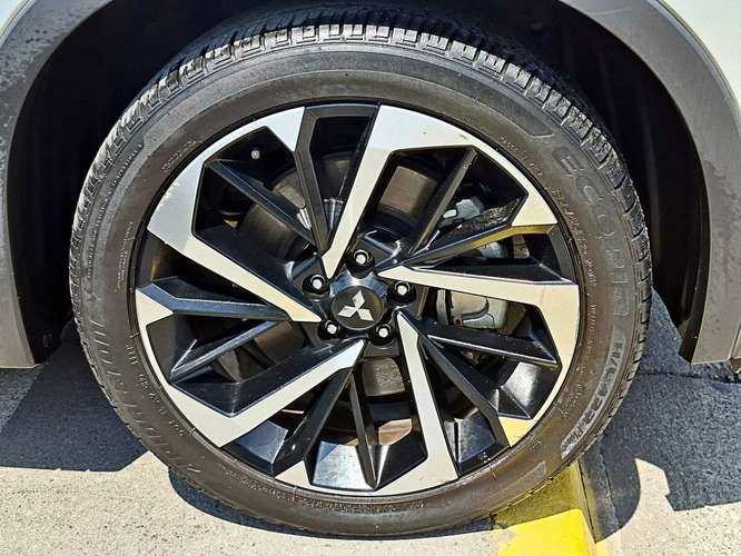 MITSUBISHI OUTLANDER 2023 - Imagen 4