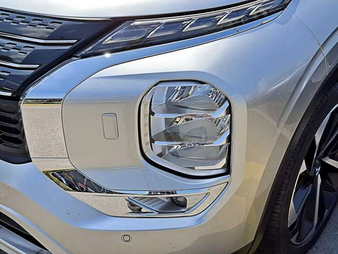 MITSUBISHI OUTLANDER 2023 - Imagen 3