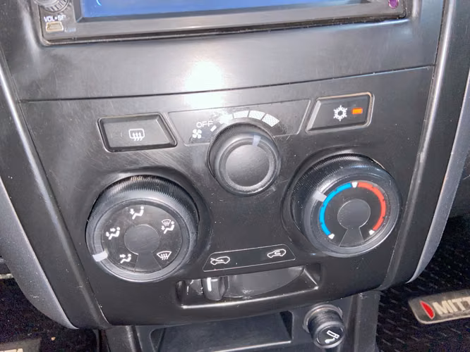 D-MAX 4X2 LXBD45-SANTIAGO - Imagen 16