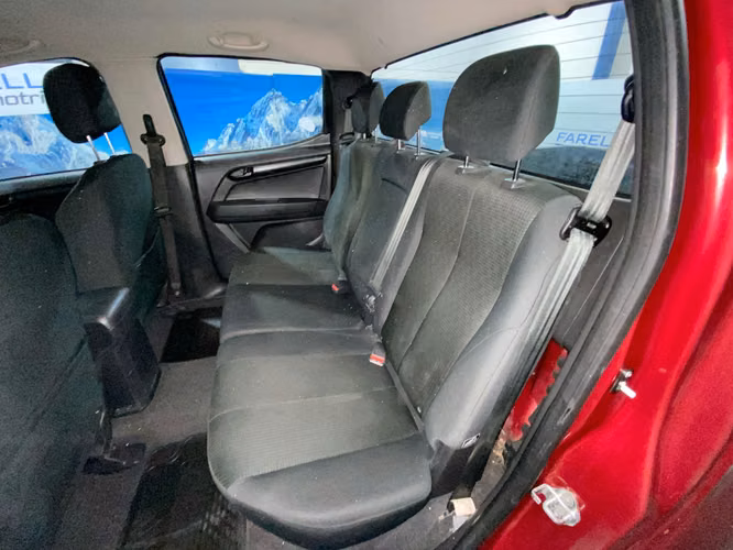 D-MAX 4X2 LXBD45-SANTIAGO - Imagen 17