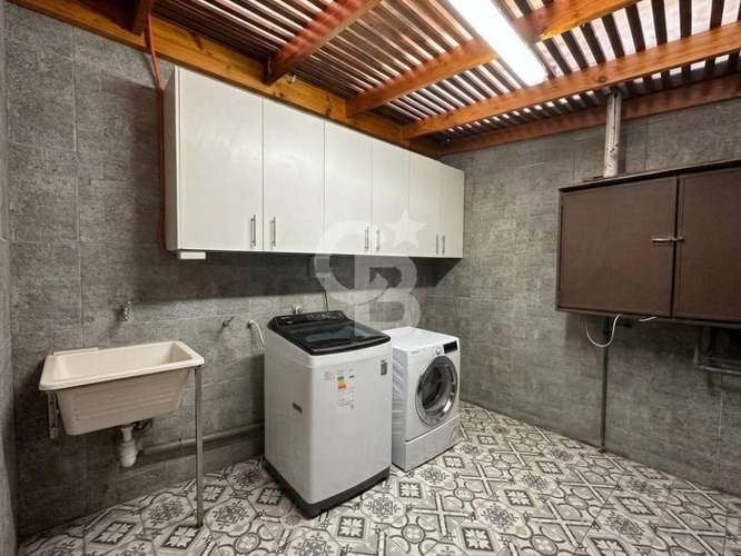 Venta arriendo moderna casa con patio y rooftop vista CBG - Imagen 10