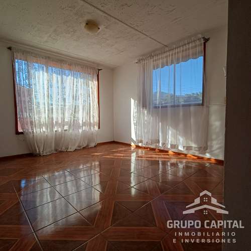 Se Vende Amplia Casa con Excelente Ubicación en La Cruz