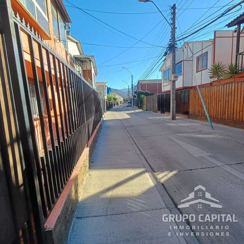 Se Vende Amplia Casa con Excelente Ubicación en La Cruz