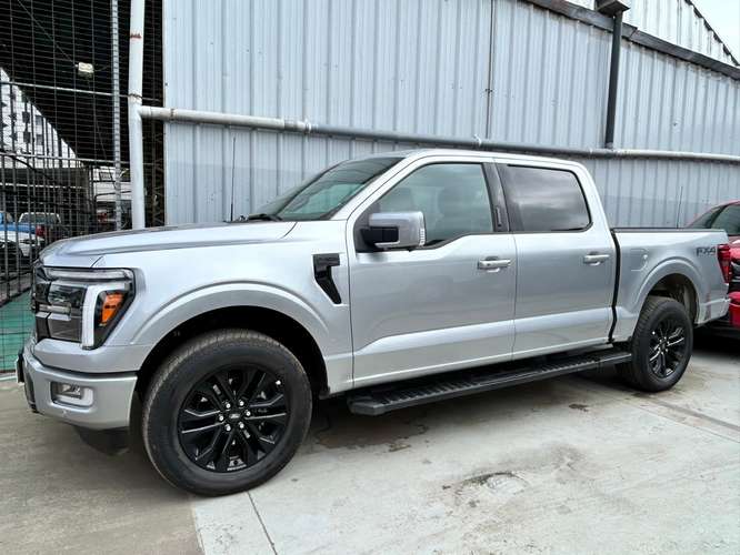 FORD F-150 LARIAT BLACK 4X4 5.0 AUT - Imagen 4
