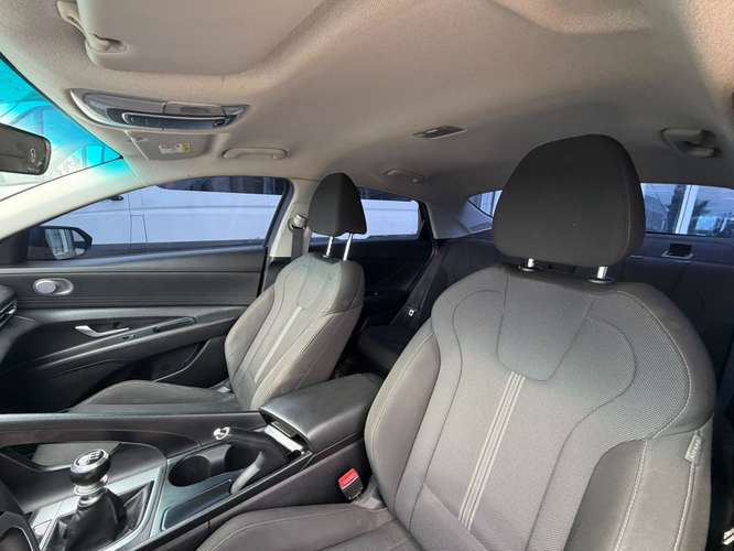 HYUNDAI ELANTRA 1.6 CN7 MT - Imagen 6