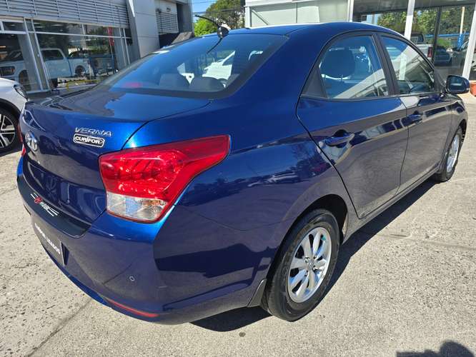 HYUNDAI VERNA 1.4 CB PLUS MT - Imagen 5