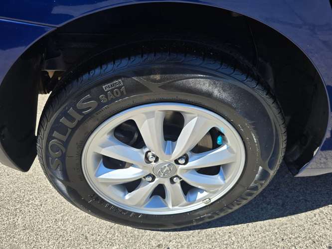 HYUNDAI VERNA 1.4 CB PLUS MT - Imagen 9