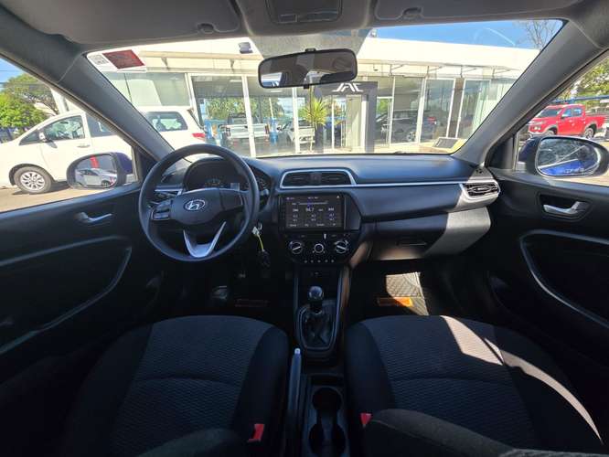 HYUNDAI VERNA 1.4 CB PLUS MT - Imagen 11