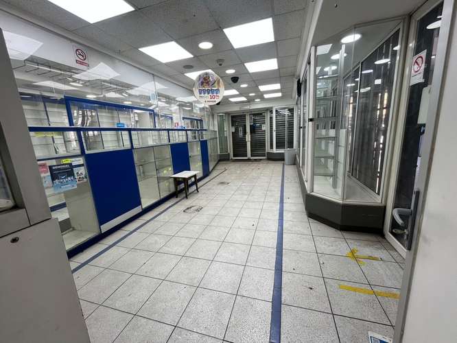 Arriendo amplio local comercial en pleno centro