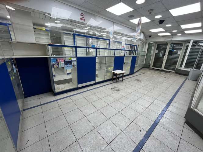 Arriendo amplio local comercial en pleno centro