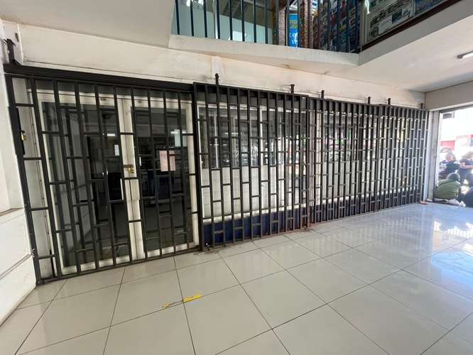 Arriendo amplio local comercial en pleno centro