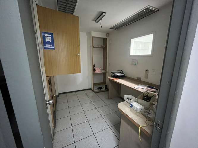 Arriendo amplio local comercial en pleno centro