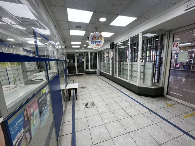 Arriendo amplio local comercial en pleno centro