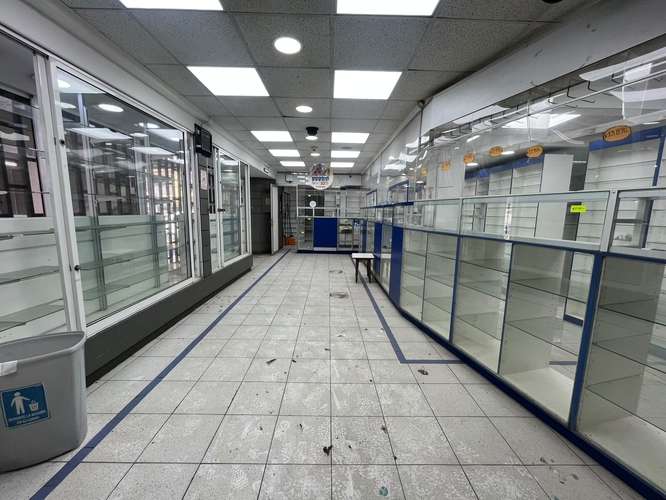 Arriendo amplio local comercial en pleno centro