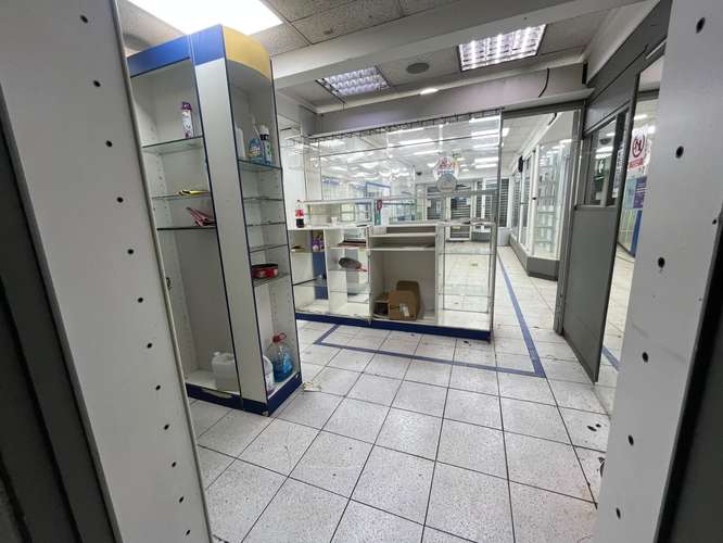 Arriendo amplio local comercial en pleno centro