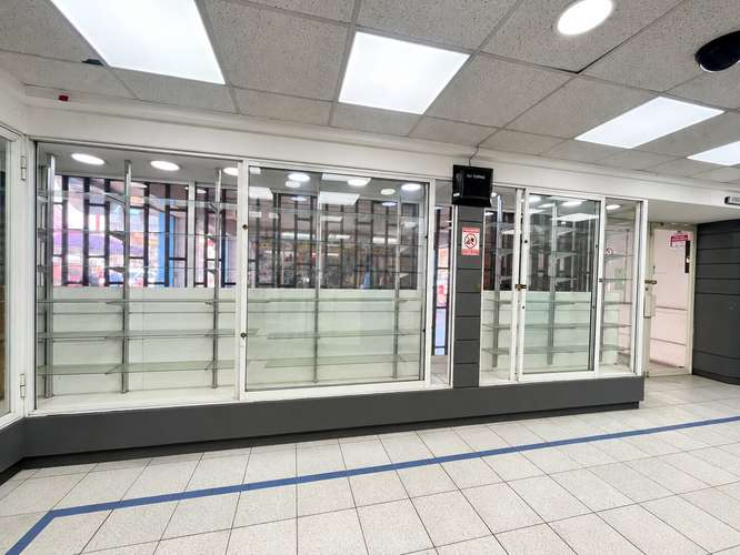 Arriendo amplio local comercial en pleno centro