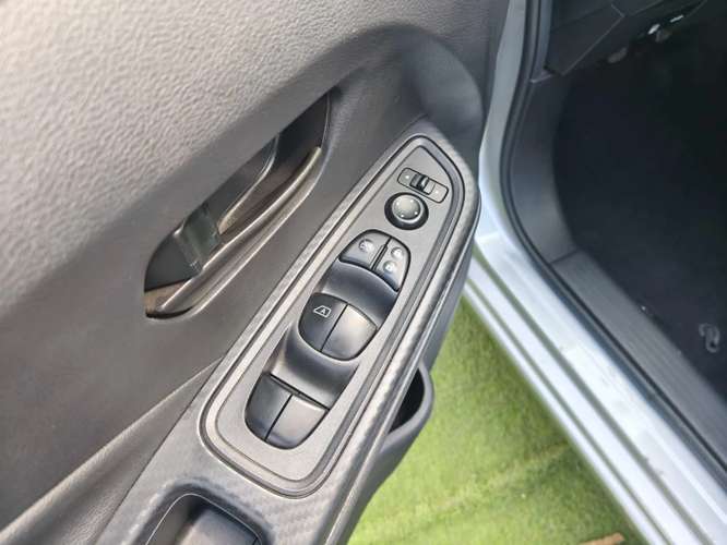 Nissan Versa 1.6 SENSE 4X2 MT 4P 2025 - Imagen 17