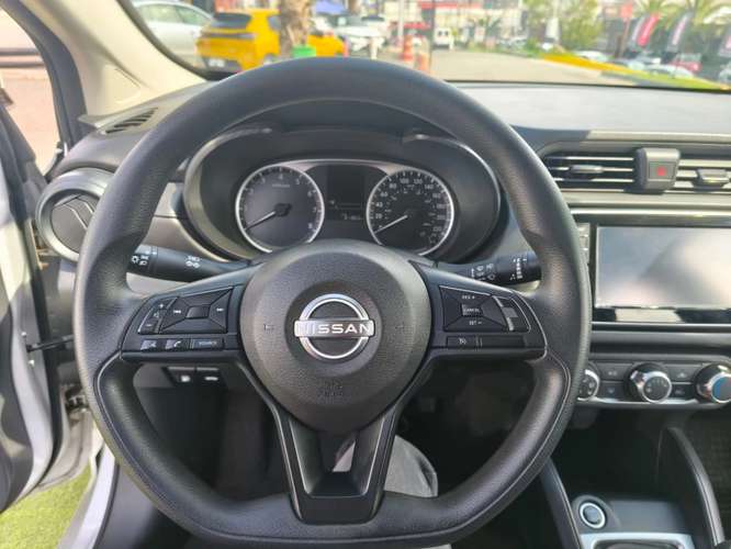 Nissan Versa 1.6 SENSE 4X2 MT 4P 2025 - Imagen 12