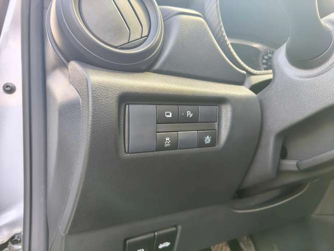Nissan Versa 1.6 SENSE 4X2 MT 4P 2025 - Imagen 18