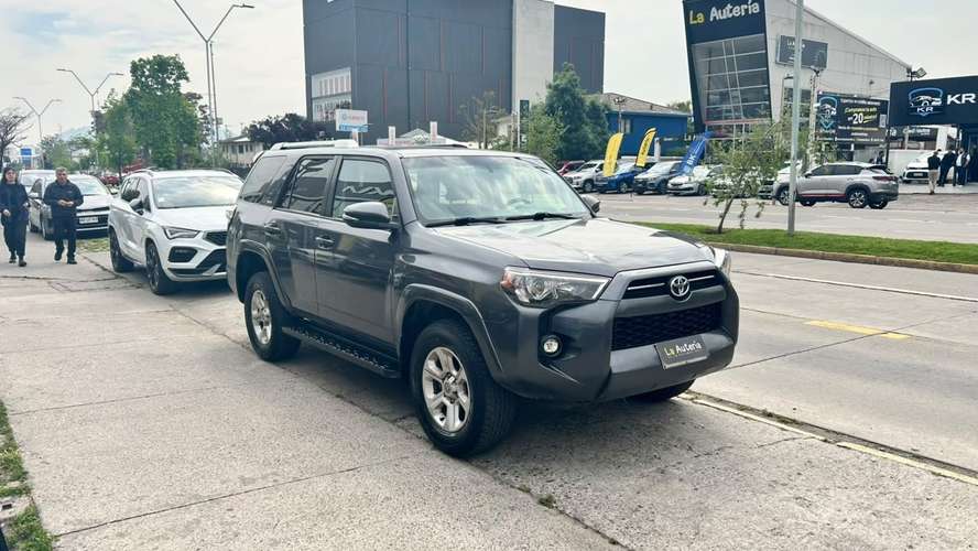 Toyota 4Runner SR5 4x2 4.0 AUT (2022)