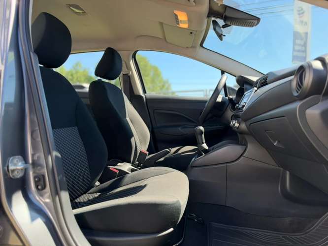 Nissan Versa 1.6 SENSE 4X2 MT 4P 2025 - Imagen 18