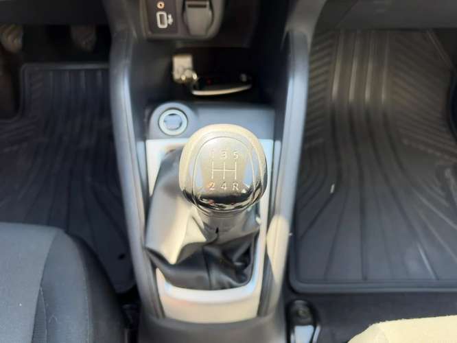 Nissan Versa 1.6 SENSE 4X2 MT 4P 2025 - Imagen 16