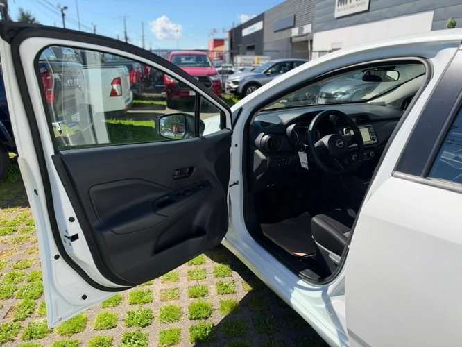 Nissan Versa 1.6 SENSE 4X2 MT 4P 2025 - Imagen 8