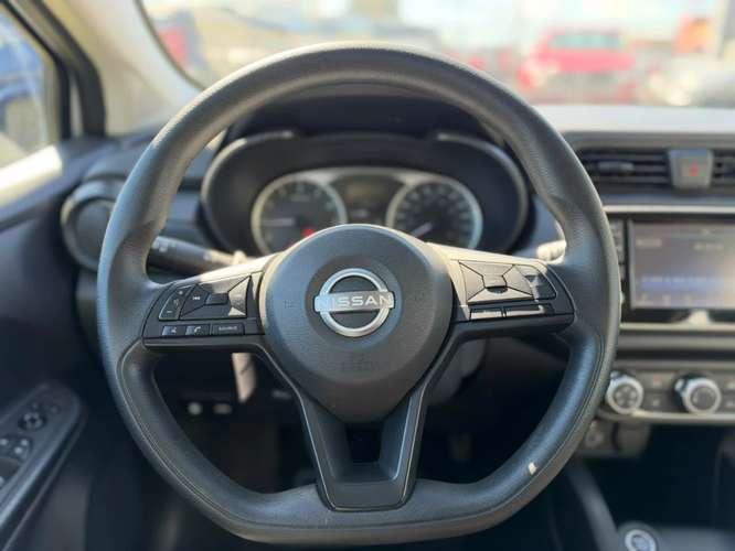 Nissan Versa 1.6 SENSE 4X2 MT 4P 2025 - Imagen 11