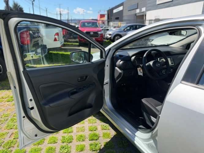 Nissan Versa 1.6 SENSE 4X2 MT 4P 2025 - Imagen 9