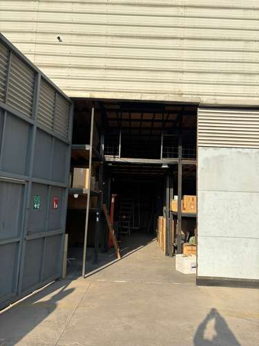 ARRIENDO OFICINA+BODEGA COLINA CENTRO COMERCIAL CON SEGURIDAD