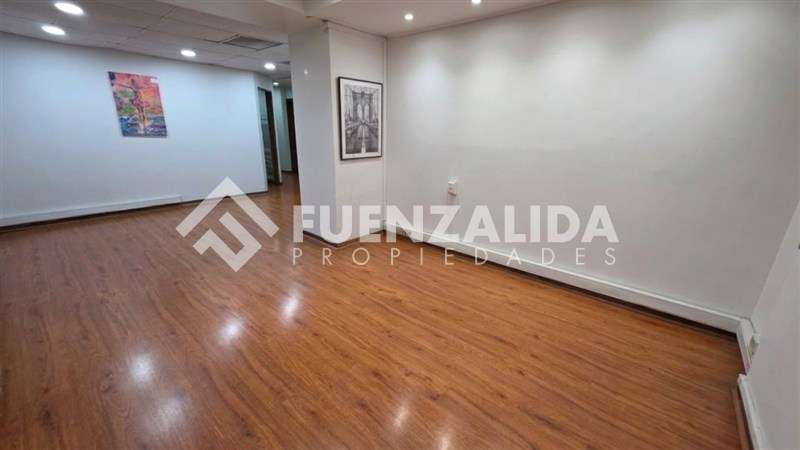 Oficina con 9 privados y recepcion en arriendo en Santiago