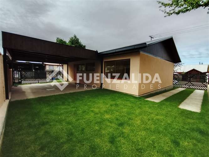 Venta Casa esquina con amplio patio y 5 estacionamientos