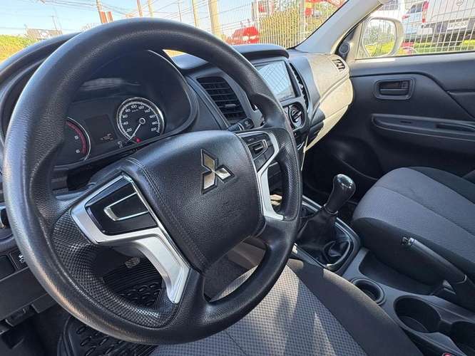 MITSUBISHI L200 2023 - Imagen 9