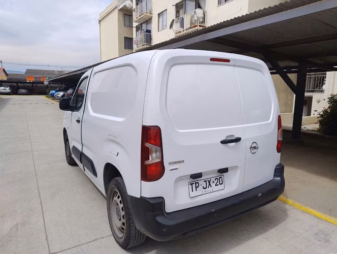 Opel Combo 2024 1.5 Diésel 78.000 km – AÚN HOMOLOGADA – Ideal Trabajo