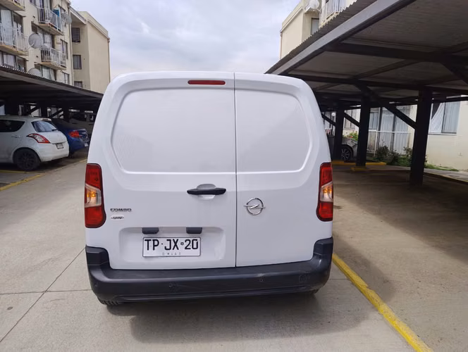Opel Combo 2024 1.5 Diésel 78.000 km – AÚN HOMOLOGADA – Ideal Trabajo