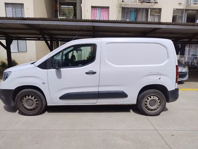Opel Combo 2024 1.5 Diésel 78.000 km – AÚN HOMOLOGADA – Ideal Trabajo