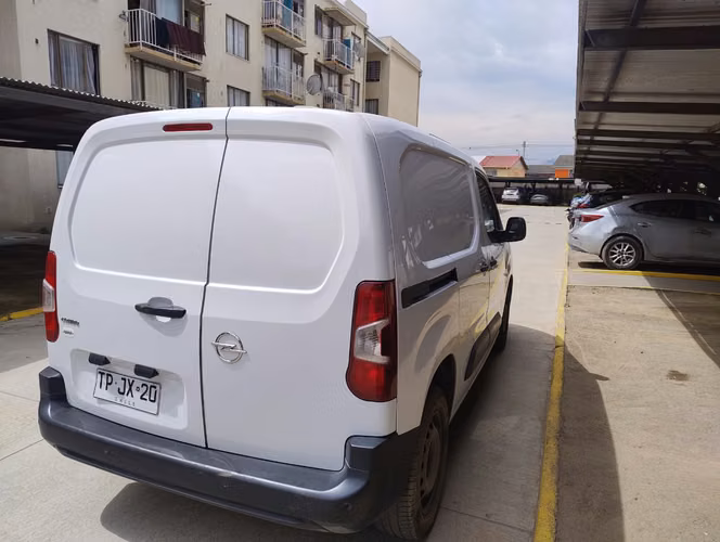 Opel Combo 2024 1.5 Diésel 78.000 km – AÚN HOMOLOGADA – Ideal Trabajo