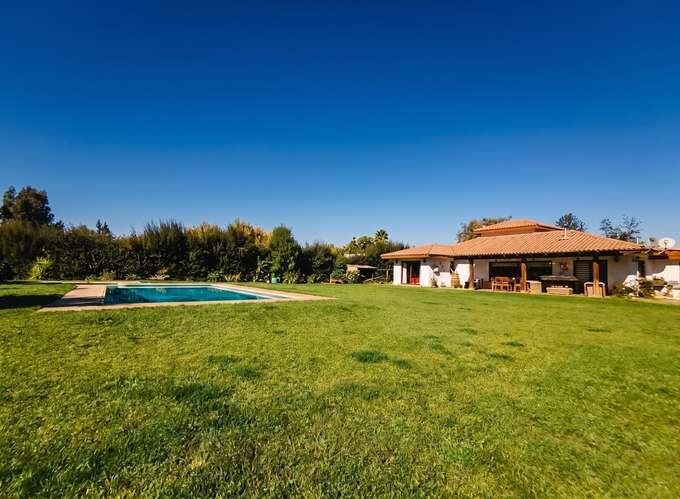 VENTA PARCELA DE 5.000 M² CON JARDÍN FORMADO Y PISCINA | STA. SOFÍA DE LIRAY | UF 12.500