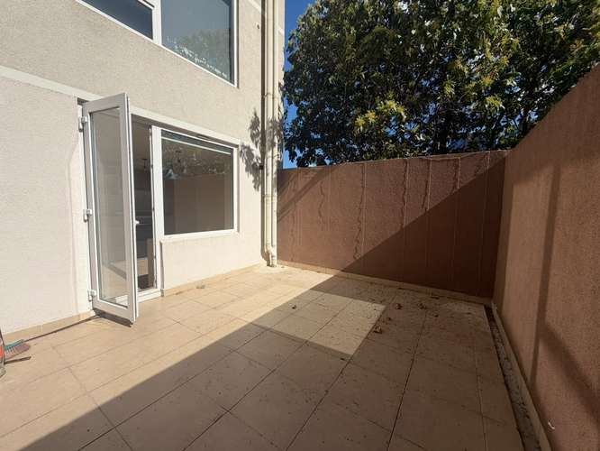 ARRIENDO DEPARTAMENTO CON PATIO EN EDIFICIO CENTRO I - Imagen 6