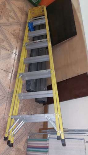 Escalera Tijera Fibra de Vidrio 8 Peldaños, 2.40m