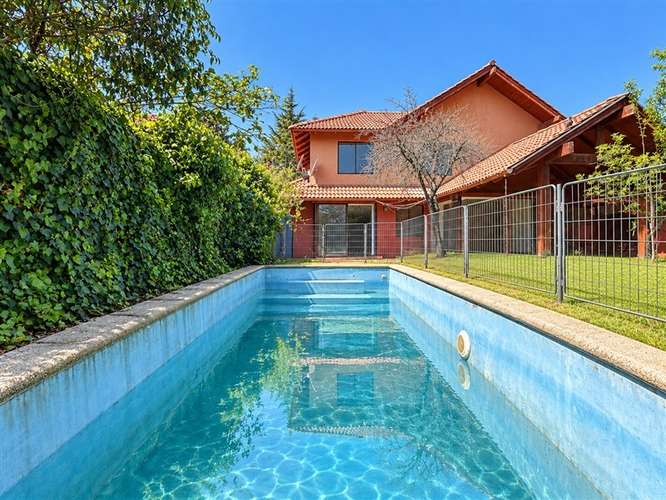 Hermosa casa en barrio Casagrande. Peñalolén