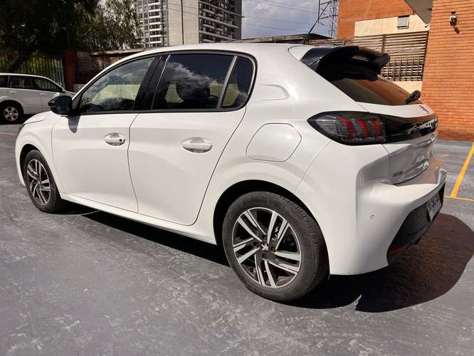 Peugeot 208 Automatico Frances, Version 1.2 Turbo 130 HP - Imagen 5