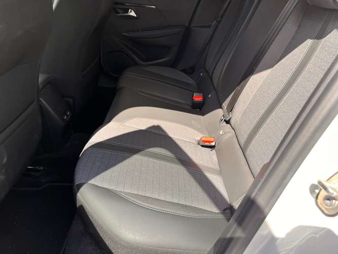Peugeot 208 Automatico Frances, Version 1.2 Turbo 130 HP - Imagen 9