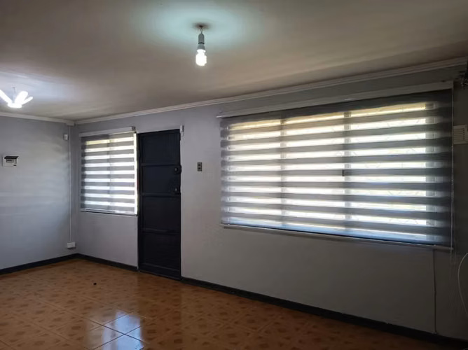 Amplia Casa Refaccionada Con Sitio Lateral Apto Para Oficina