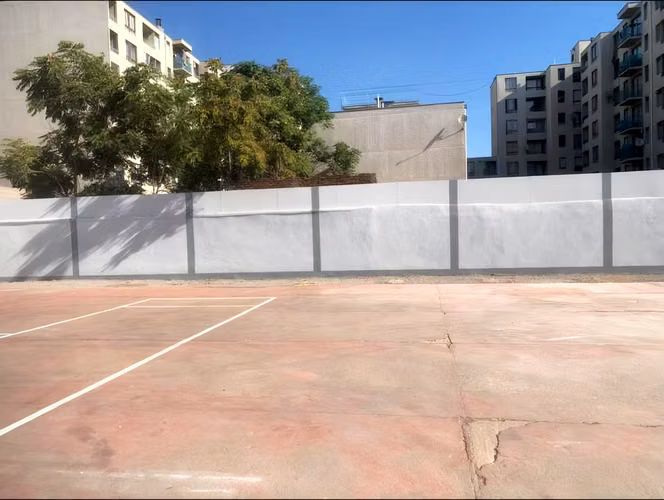 Terreno 1.200 m² con casa-oficina y acceso camiones, Santiago Centro