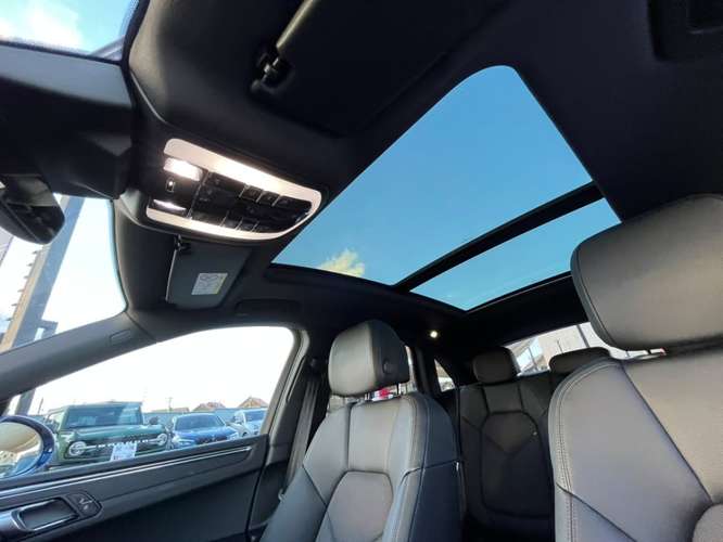 PORSCHE MACAN R - Imagen 11